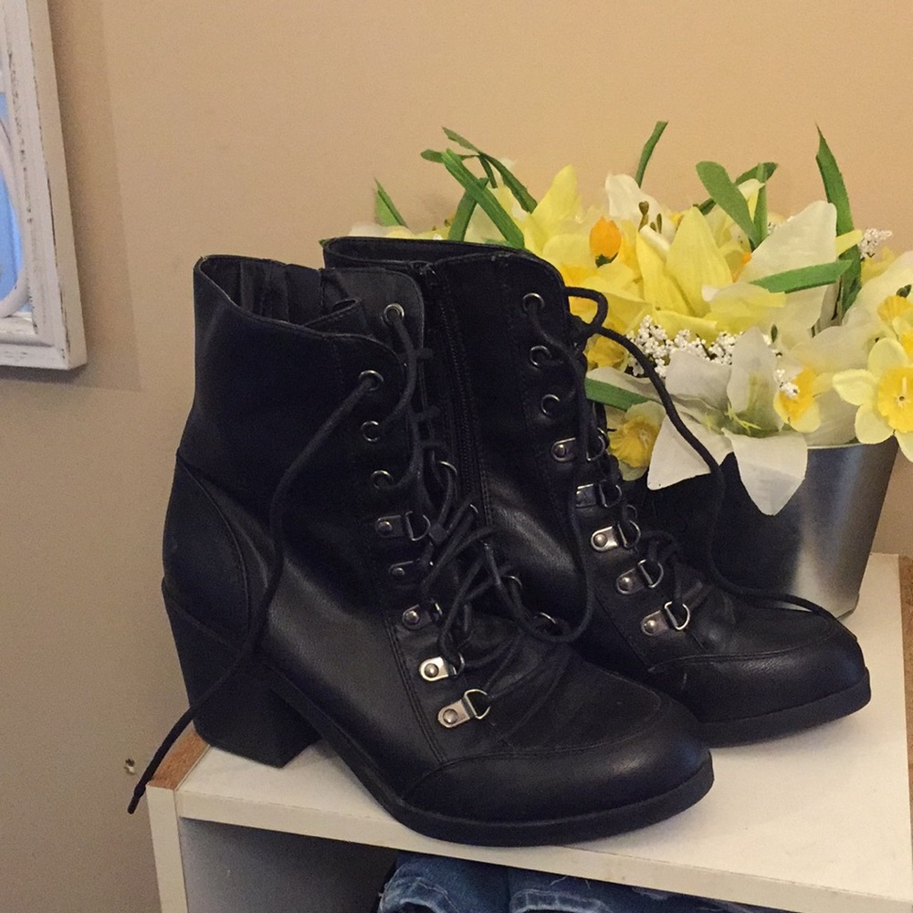 Black healed boots